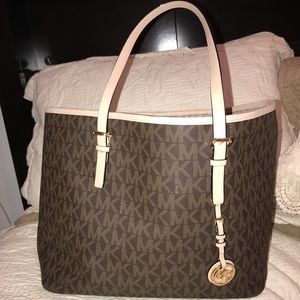 Micheal Kors purse